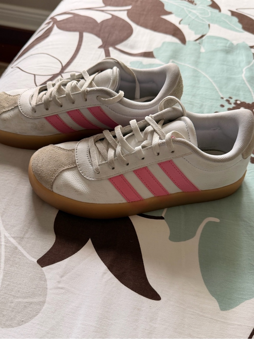Adidas big girls White Sneakers with Pink Stripes and Gum Sole